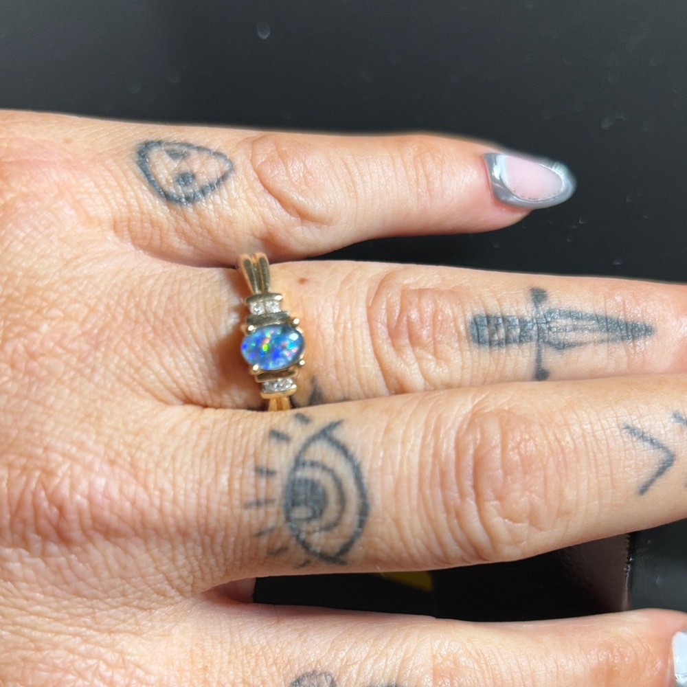 Dazzling Opal Gold Ring - Picture 1 of 7